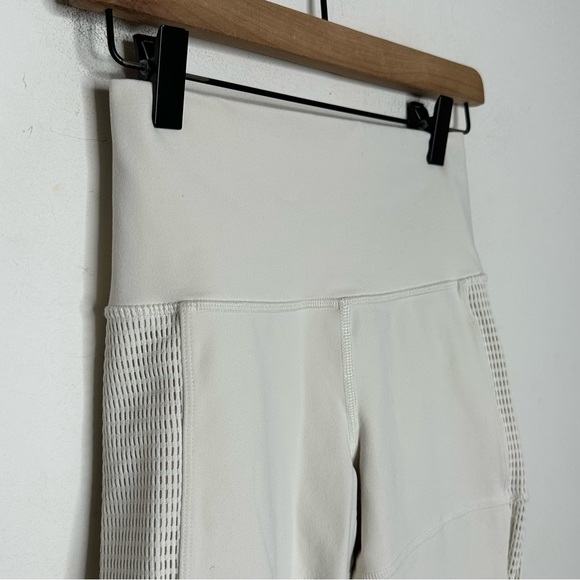Alo Yoga Off The Grid Capri Color Bone Size Small - Picture 6 of 14